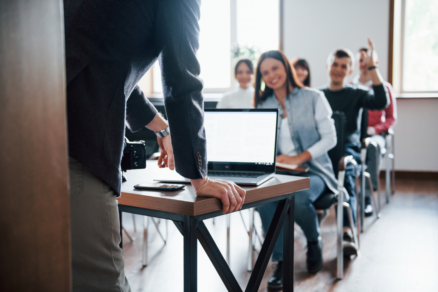 man-have-question-hand-raised-up-group-of-people-at-business-conference-in-modern-classroom-at-daytime (1)