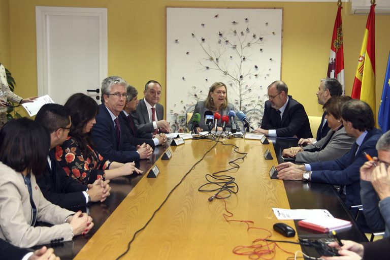 La Junta y las universidades activan un programa de becas en empresas con proyectos de I+D+i y/o de internacionalización