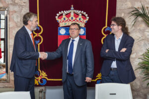 Alberto Velasco junto a Manuel Pérez mateos y Jorge Izquierdo Zubiate